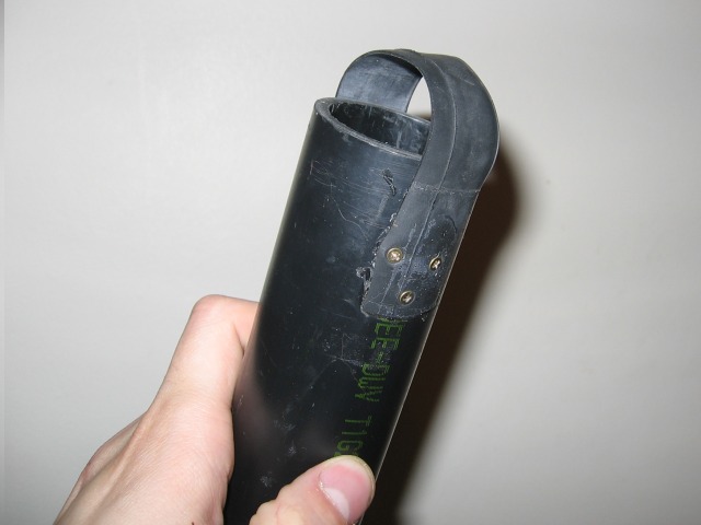 The elastic pinned into place to hold the lid on but have it easily removable.